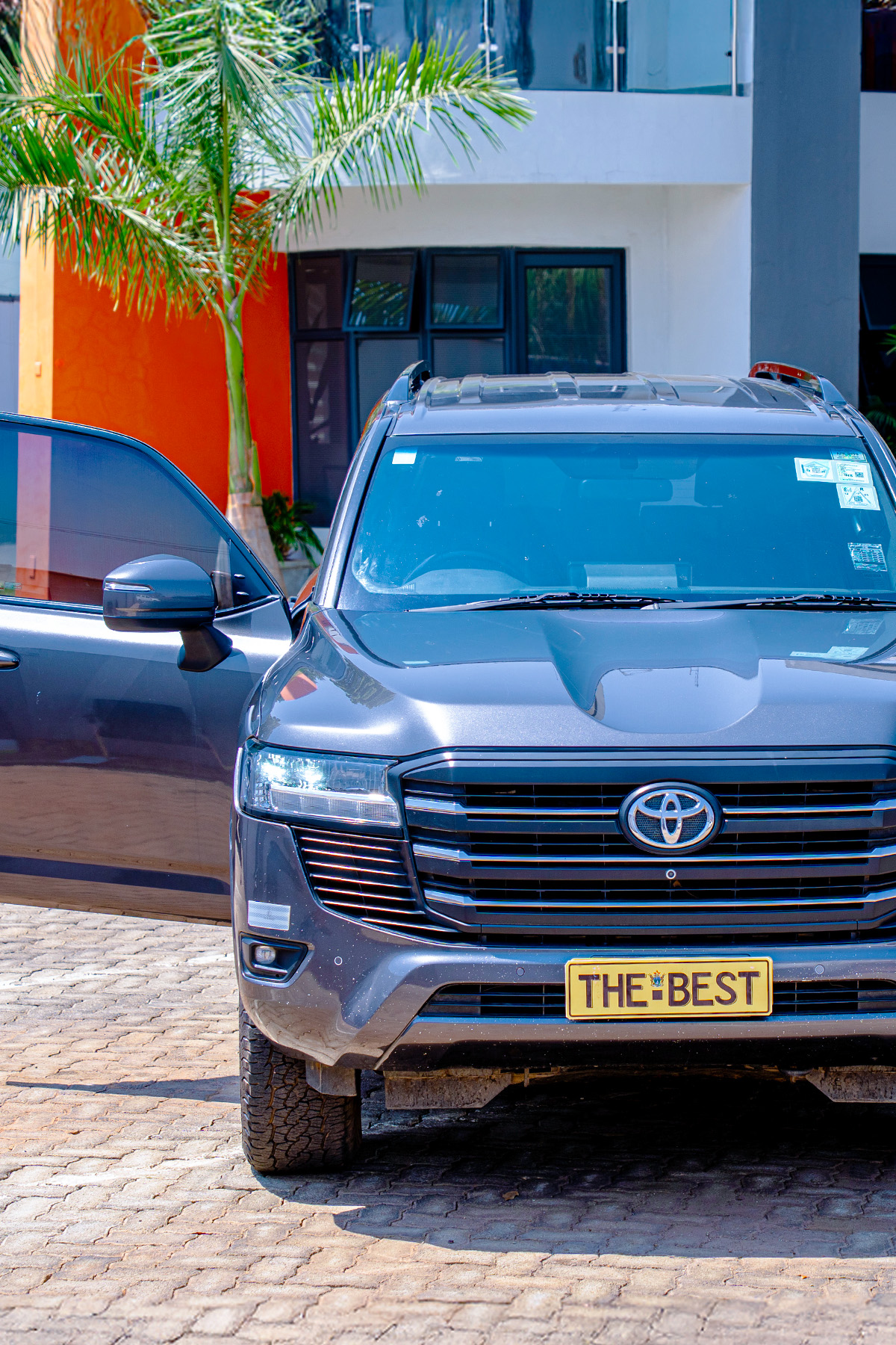 Executive SUV Landcruiser 300 series