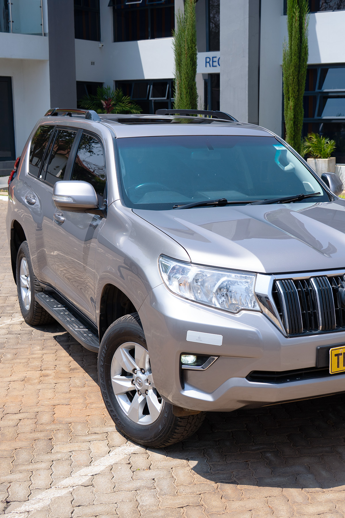 Executive SUV – Prado